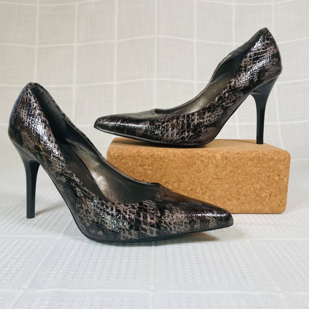 SUZY SHIER Snakeskin High Heels